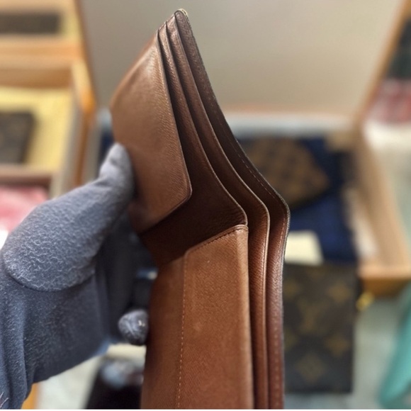 Louis Vuitton AUTHENTIC Mens Wallet - Picture 4 of 7